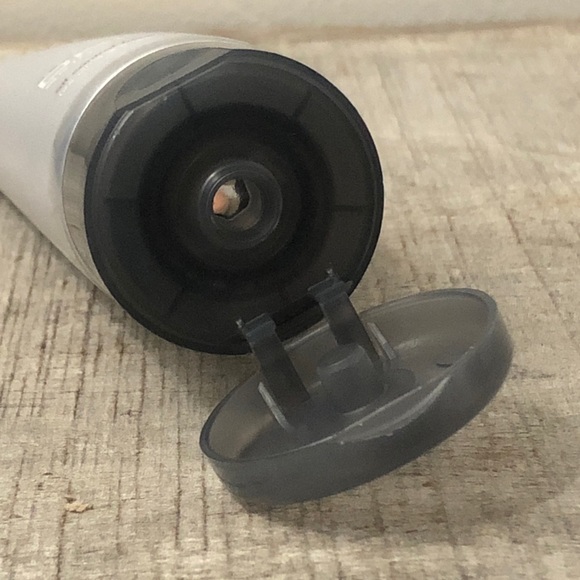 Derek Jeter Driven Oil Control Face Wash - Picture 4 of 6